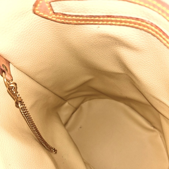 $1300 Value CUSTOMER APPRECIATION HOLIDAY GIVEAWAY: LV Bag to @saraaras1! - Picture 9 of 16